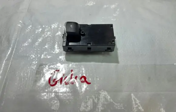 Alfa Romeo Giulia Electric window control switch