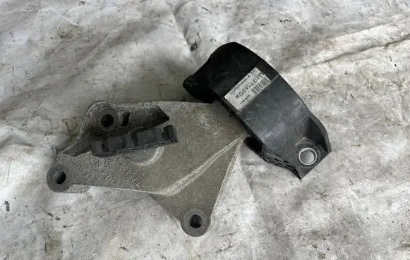 Renault Captur Engine mount vacuum valve 112844547R