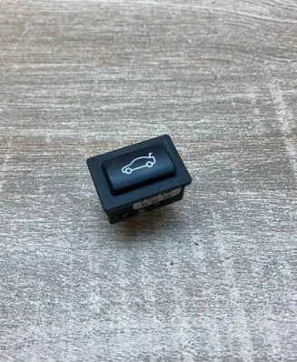BMW 5 E60 E61 Tailgate opening switch 6921846