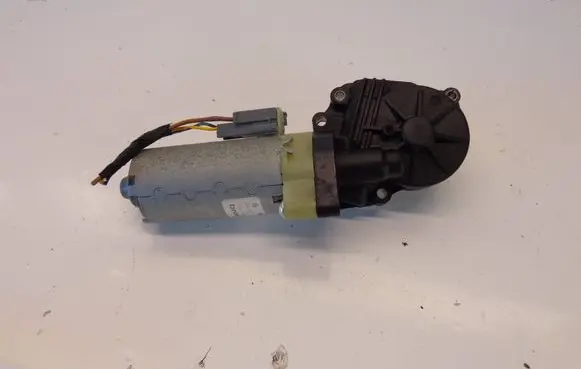 Volvo XC70 Seat adjustment motor 0130002527