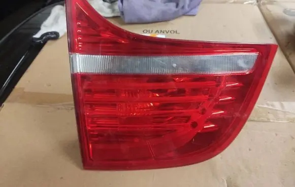 Tailgate rear/tail lights