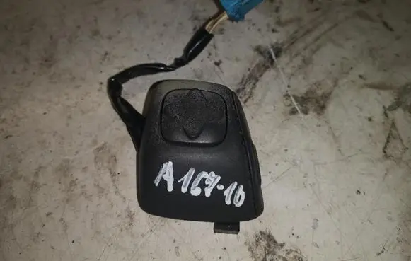 Steering wheel buttons/switches