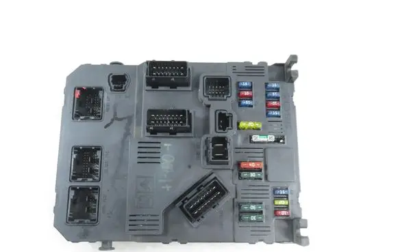 Peugeot 206 Central body control module S118085220A