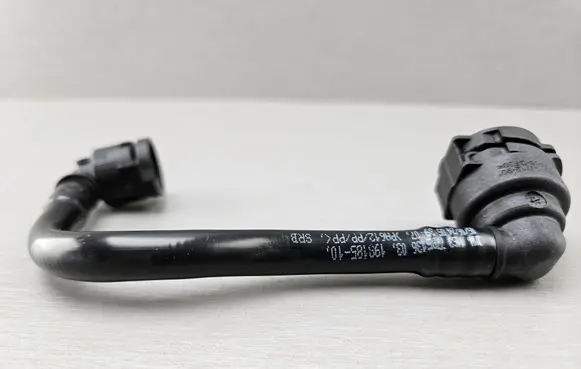 Engine coolant pipe/hose