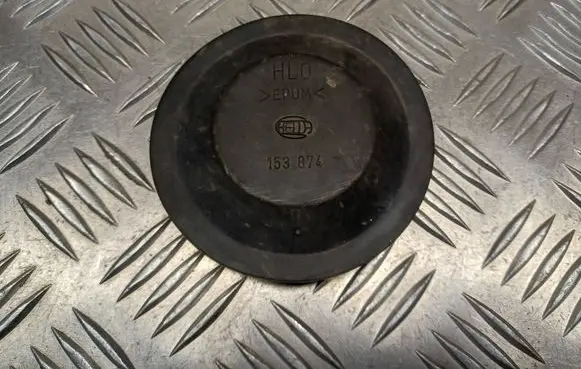 Headlight/headlamp dust cover