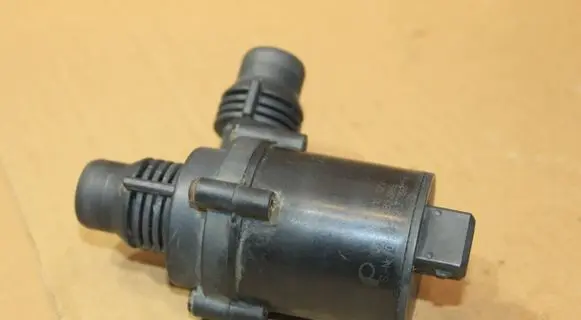 BMW X5 E53 Electric auxiliary coolant/water pump 8381989