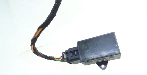 Volkswagen Golf V Seat heating relay 7L0959772