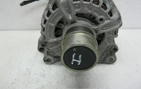Volkswagen Golf VII Generator/alternator 05E903026R