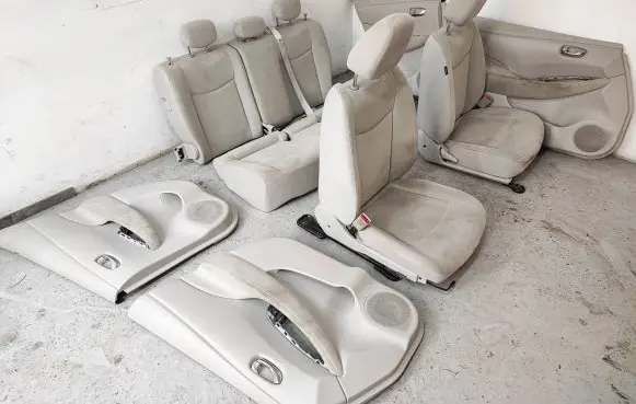 Nissan Leaf I (ZE0) Seat and door cards trim set 