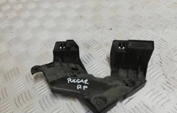 Nissan Pulsar Headlight/headlamp mounting bracket