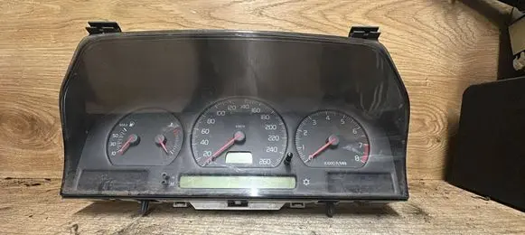 Volvo S70 V70 V70 XC Speedometer (instrument cluster) 9168144