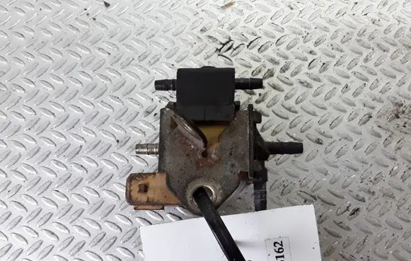 Mercedes-Benz E W210 Vacuum valve 52793101 99T116