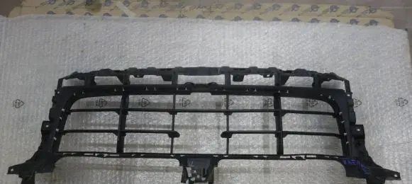 Porsche Cayenne (9Y0 9Y3) Front bumper upper radiator grill 9Y0807683AA