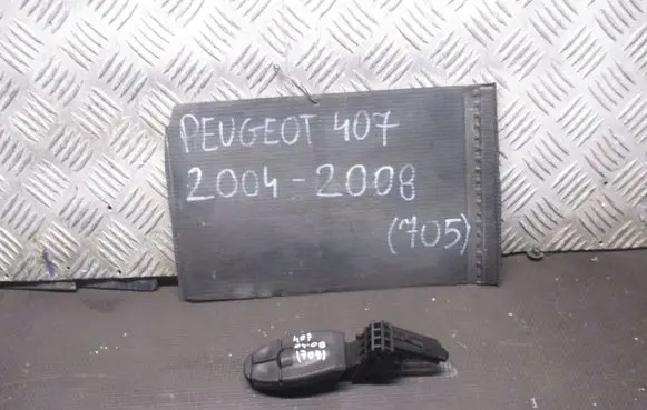 Peugeot 407 Tailgate/trunk/boot open switch 
