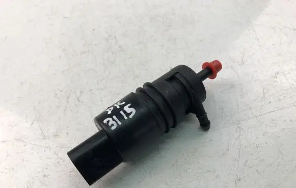 BMW X3 E83 Windscreen/windshield washer pump 8362154