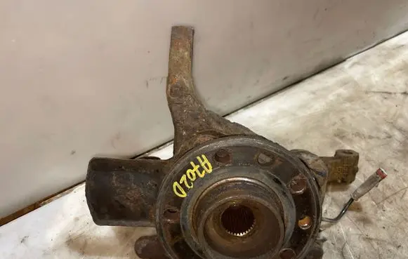Opel Zafira B Front wheel hub spindle knuckle 13197801