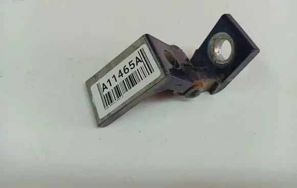 Skoda Octavia Mk2 (1Z) Front door upper hinge 6Y0833401C