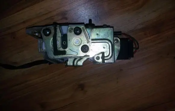 Mazda 323 F Rear door lock