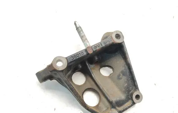 Toyota RAV 4 (XA30) Engine mounting bracket 36010V1