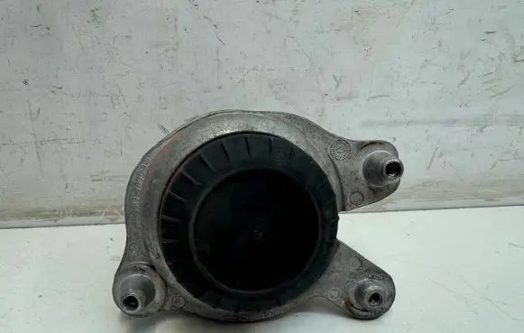 Mercedes-Benz C AMG W205 Engine mount bracket A2052404500