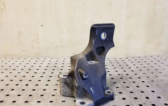 Land Rover Range Rover Sport L320 Engine mounting bracket 4H226037AA