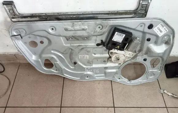 Volvo C30 Front door window regulator motor 30773903AA