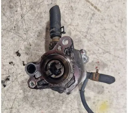 Toyota Avensis T220 Vacuum pump 017A1