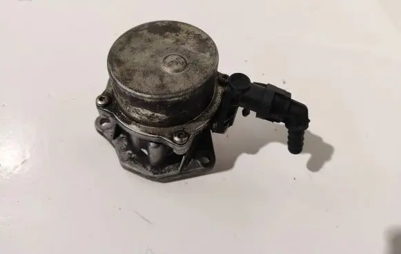 Volvo S40, V40 Vacuum pump