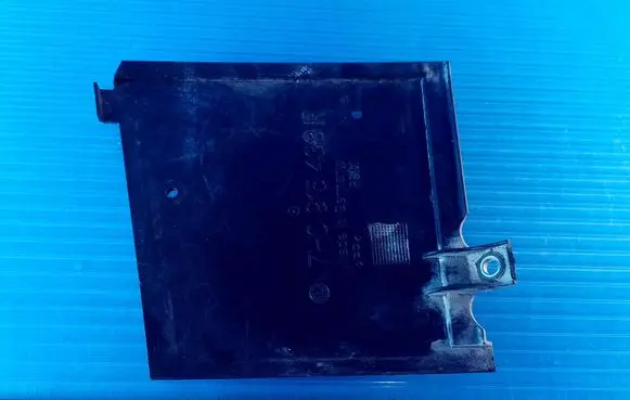 Volkswagen Transporter - Caravelle T5 Battery tray heat shield 7H0915438A