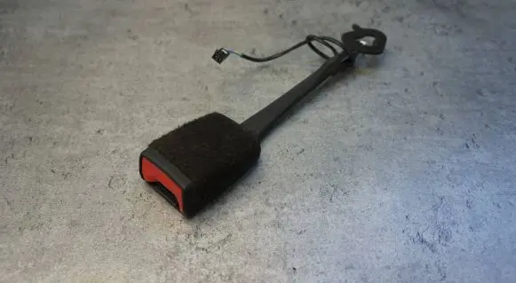 Audi TT TTS RS Mk3 8S Front seatbelt buckle 8S8857755