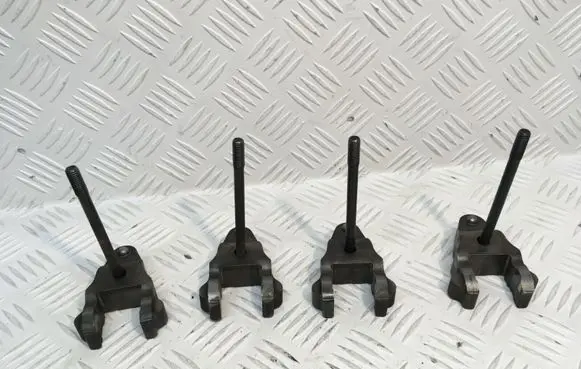 Nissan Navara D40 Fuel Injector clamp holder
