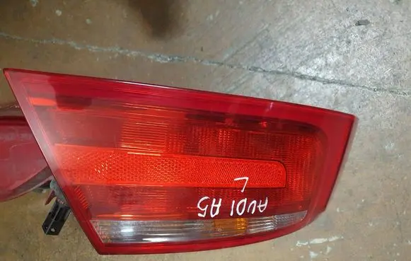 Audi A5 8T 8F Tailgate rear/tail lights AU484LLNKST1 8T0945095