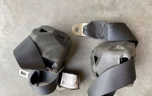 Toyota Auris E180 Rear seatbelt 7336002720 066574 131014