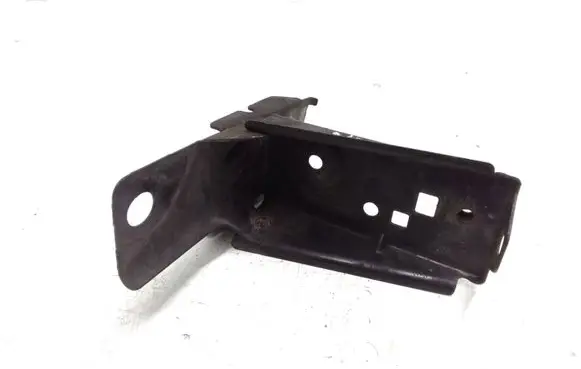 Honda CR-V Fender mounting bracket