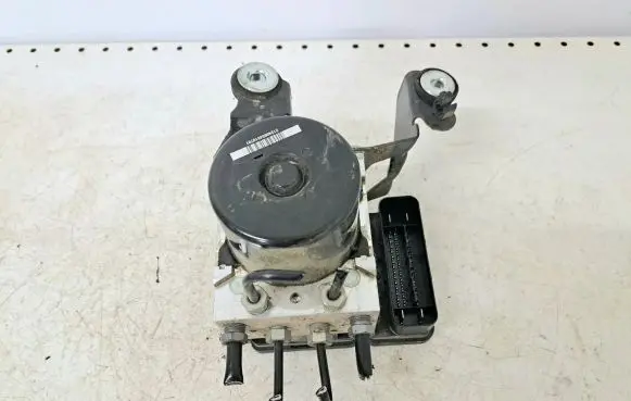 Volvo V70 ABS Pump 30681619