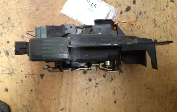Renault Laguna I Front door lock