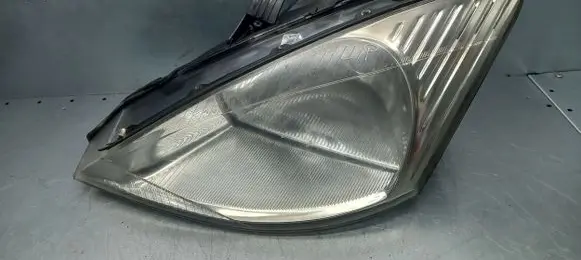 Ford Focus Front reflector 