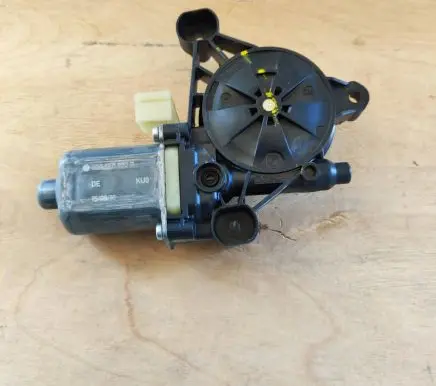 Skoda Kodiaq Front door window regulator motor 5Q0959802B