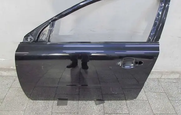 Volvo V70 Front door 48613
