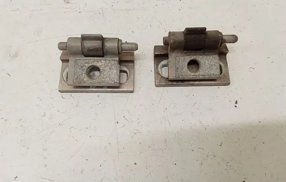 Volvo XC90 Front door lower hinge 30634901