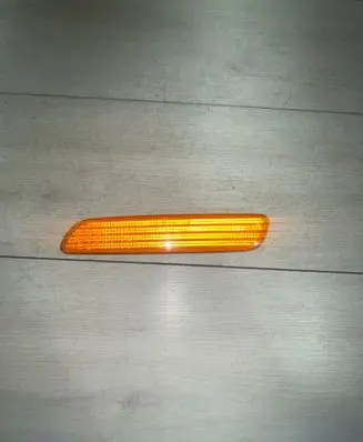 Front fender indicator light