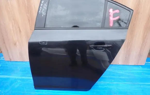Chevrolet Cruze Front door