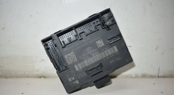 Audi A3 S3 8V Door control unit/module 5Q0959593E