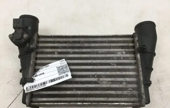 Volkswagen PASSAT B5 Intercooler radiator 058145805B
