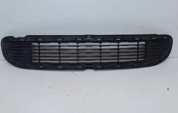 Renault Twingo III Front bumper lower grill 622546033R