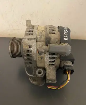 Toyota Avensis T250 Generator/alternator 1042104521