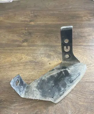 Front bumper mounting bracket