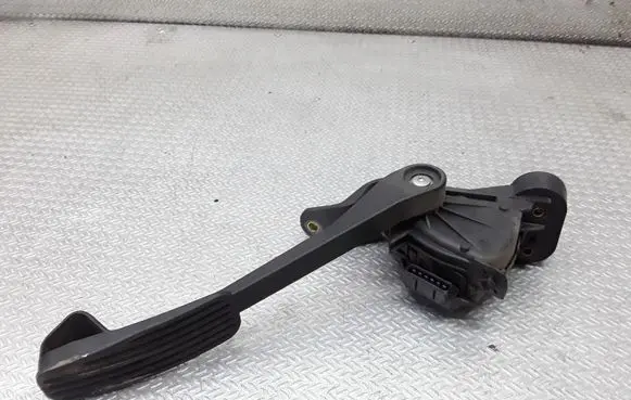 Volvo XC90 Accelerator throttle pedal 30683518