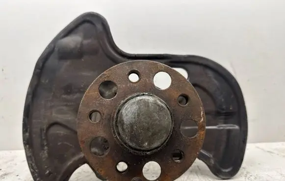 Front wheel hub spindle knuckle