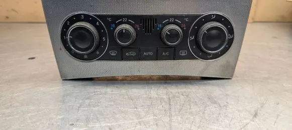 Mercedes-Benz C W203 Climate control unit A2038304085 F011500039